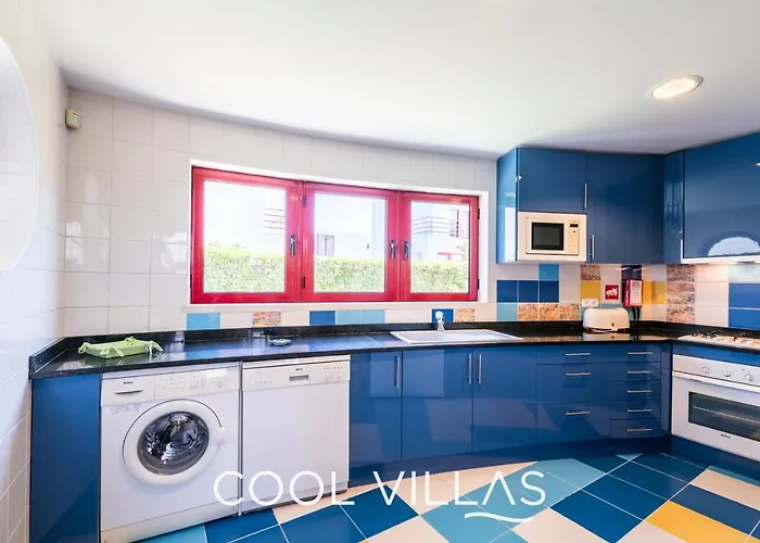Villa Acquamarina - 5 Bedroom, Water Front Villa