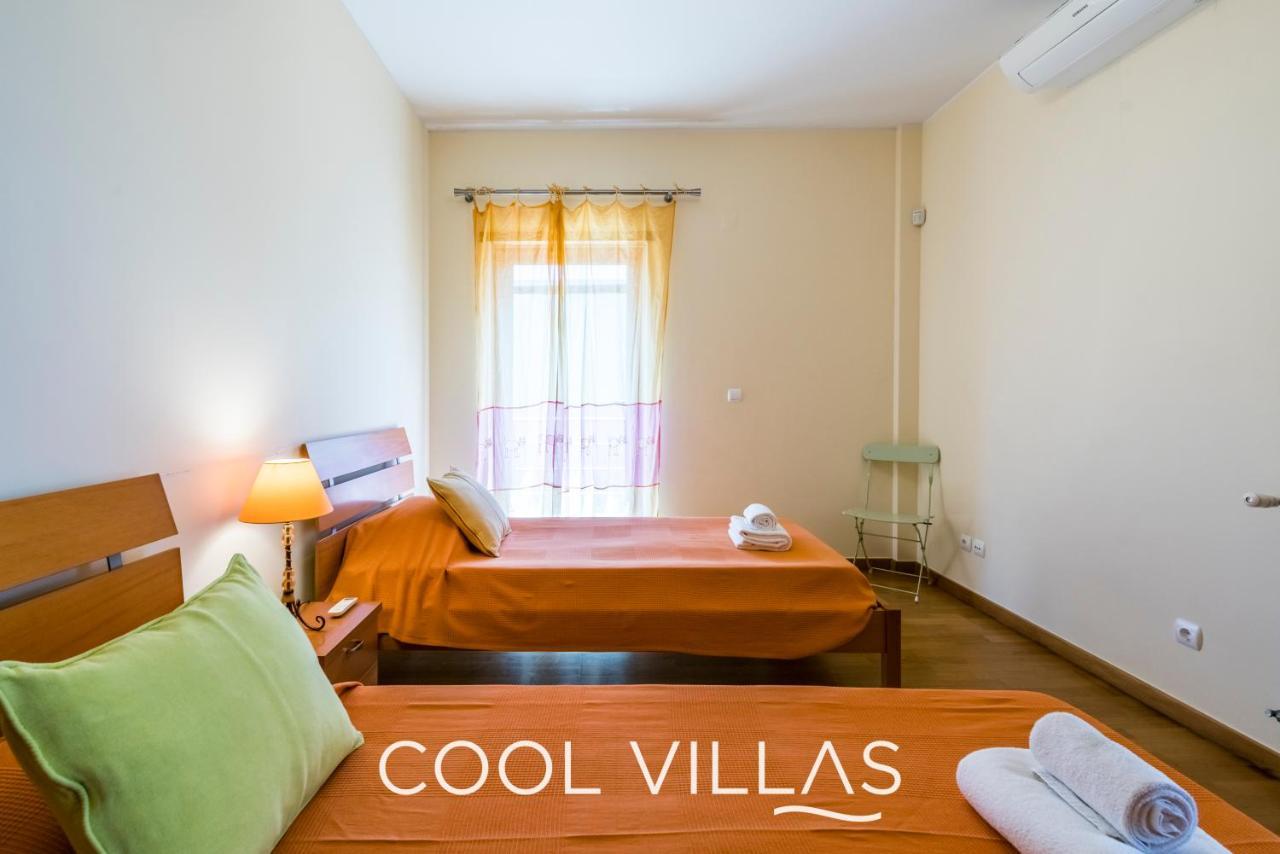 Hébergement de vacances Acquamarina - 5 Bedroom, Water Front *